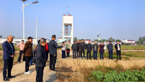 县政协开展退休干部“重阳节”视察活动